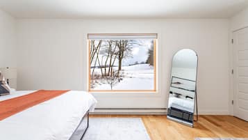 3 sovrum, skrivbord, strykjärn/strykbräda och resesäng