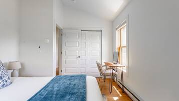 3 bedrooms, desk, iron/ironing board, travel cot