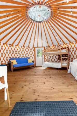6 bedrooms, iron/ironing board, travel cot, WiFi