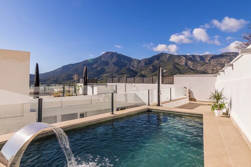 BANDERAS & SPA HIDROMASSAGE LUNA(CAMINITO DEL REY/MASSAGE ON REQUEST)