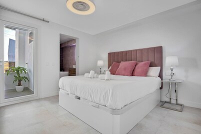 BANDERAS & SPA HIDROMASSAGE LUNA(CAMINITO DEL REY/MASSAGE ON REQUEST)