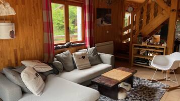 Apartemen | Ruang keluarga | Perapian dan pemutar DVD