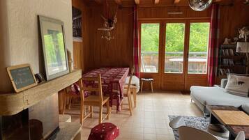 Apartemen | Area keluarga | Perapian dan pemutar DVD