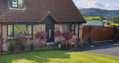 Overlooking Carlingford Lough Modern and Spacious!