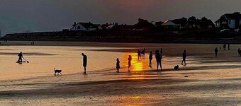 Overlooking Carlingford Lough Modern and Spacious!