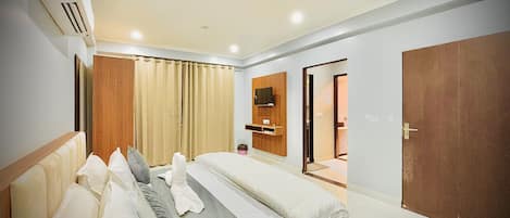 Quarto casal club | Roupas de cama premium, cofres nos quartos, individualmente decorados