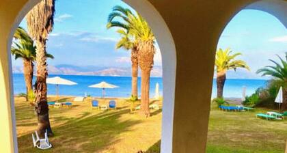 Cozy studio with Sea View on the beach in Corfu