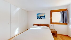 1 camera, una scrivania, Wi-Fi (a pagamento), lenzuola