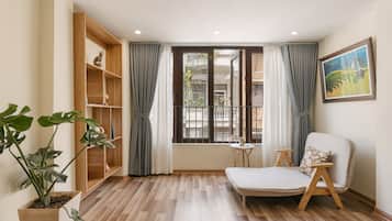 Deluxe Studio | Living area | Smart TV, Netflix, streaming services