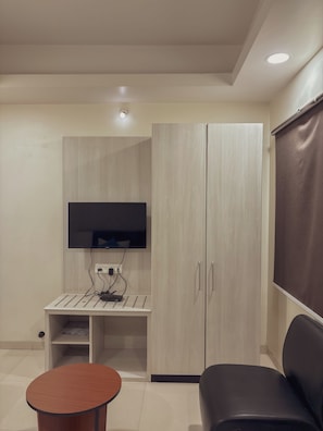 Desk, laptop workspace, blackout drapes, free WiFi