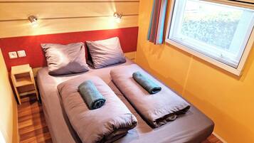 2 bedrooms, WiFi, bed sheets
