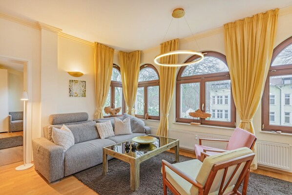 Fernseher, Stereoanlage