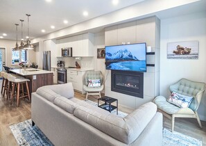 TV, fireplace