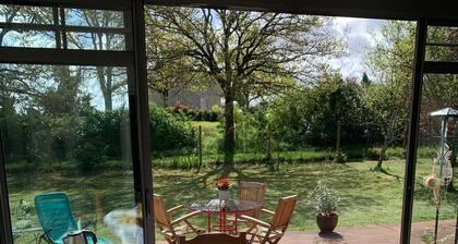 For rent: 2 bedrooms (1 with double bed, convertible into 2 twin beds).