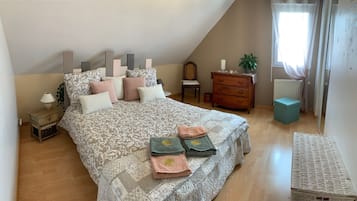 2 bedrooms, WiFi, bed sheets