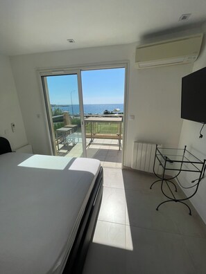 2 bedrooms, bed sheets - Seaside villa (Sainte-Maxime)
