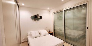 2 bedrooms, bed sheets - Seaside villa (Sainte-Maxime)