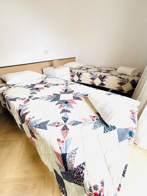 2 camere, ferro/asse da stiro, Wi-Fi gratuito, lenzuola