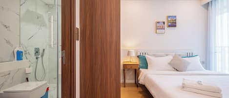 Apartamento de lujo, 2 habitaciones, balcón, vistas a la ciudad | Ropa de cama de alta calidad y colchones viscoelásticos