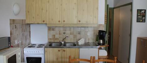 House | Private kitchen | Fridge, microwave, oven, coffee/tea maker