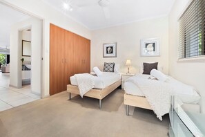 2 bedrooms, iron/ironing board, free WiFi, bed sheets