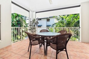 Outdoor dining - Arlington 2 Bedroom Apartment (Clifton Beach)