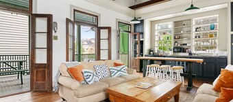 Chic 3BR 2BA Downtown Stay | The Blue Chip