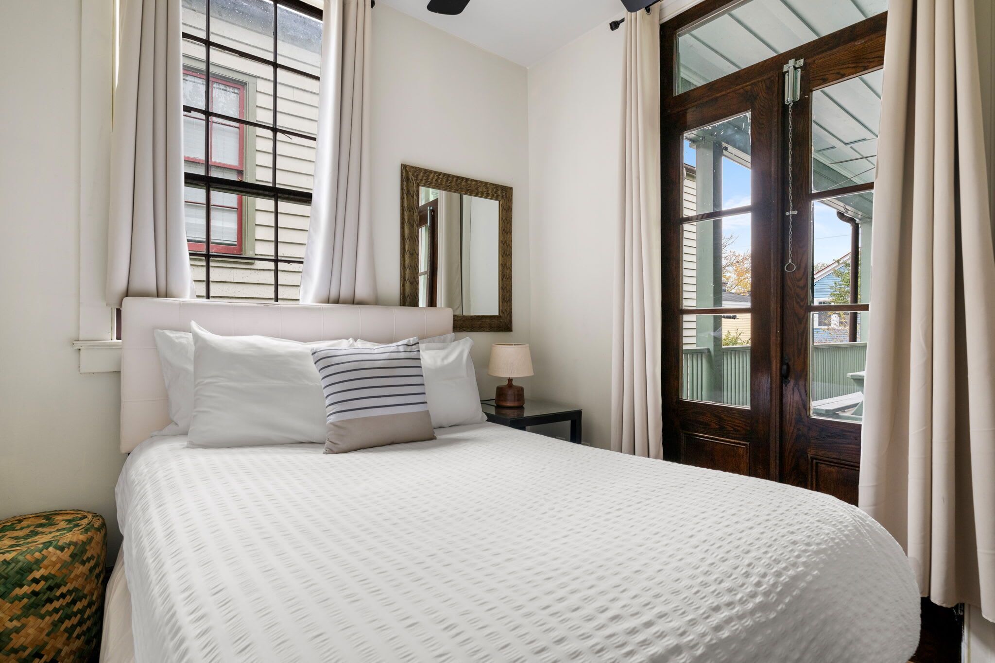 3 chambres, fer et planche à repasser, Wi-Fi, draps fournis