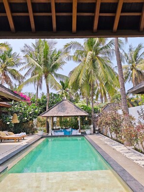 Outdoor pool, pool loungers