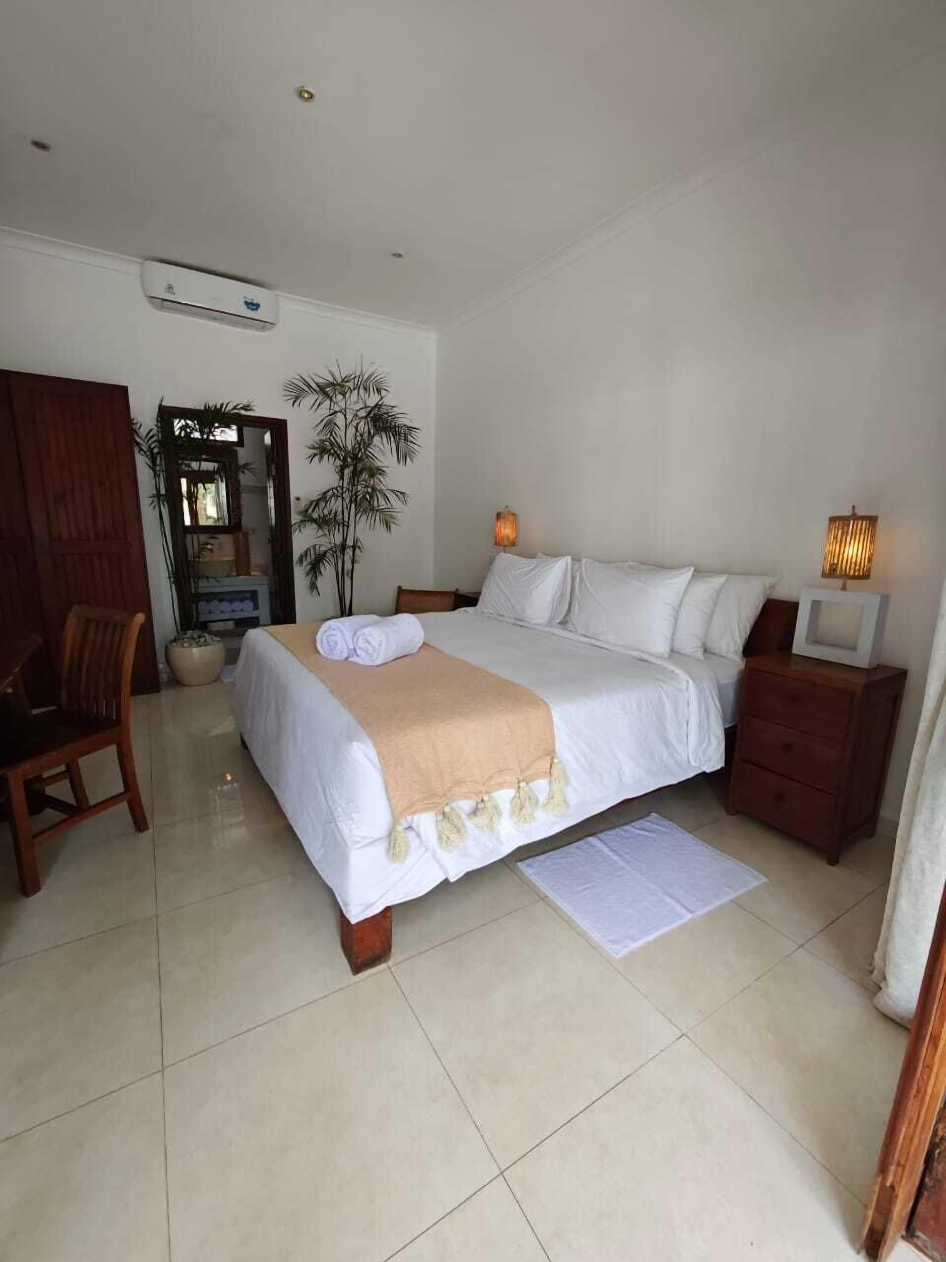 In-room safe, wheelchair access