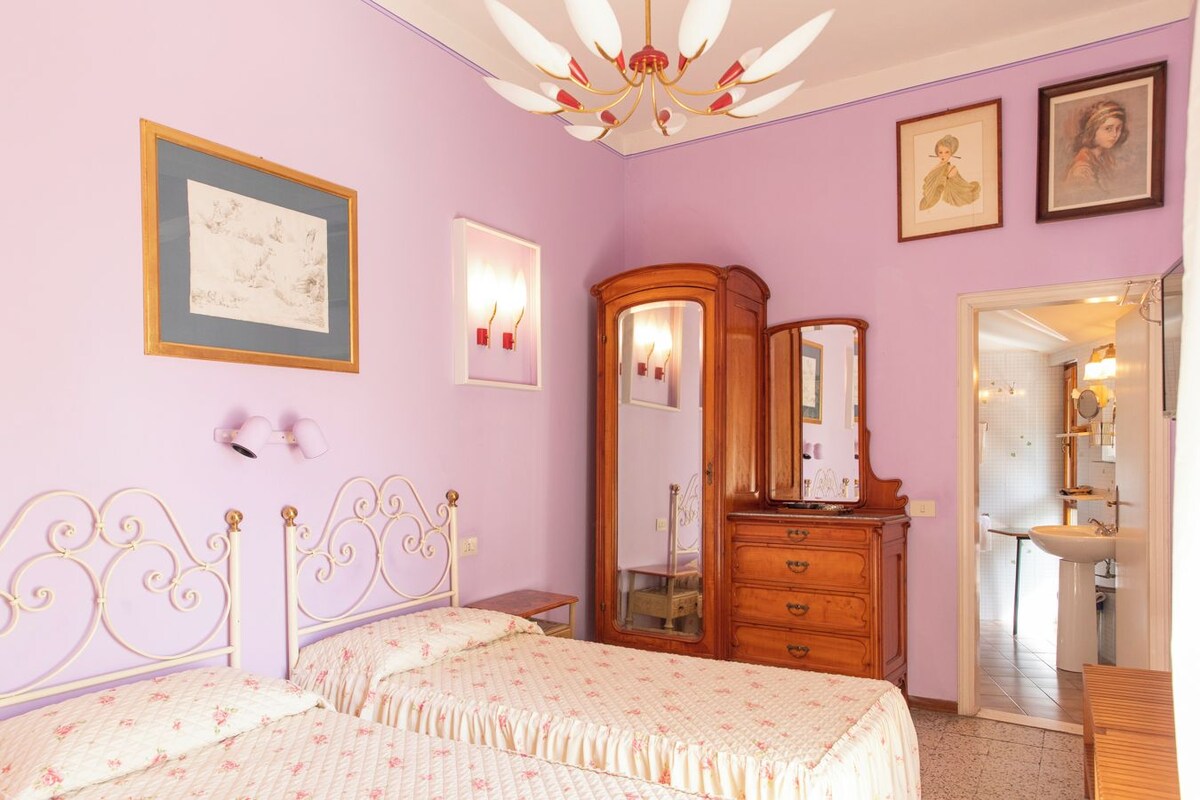 Classic Twin Room