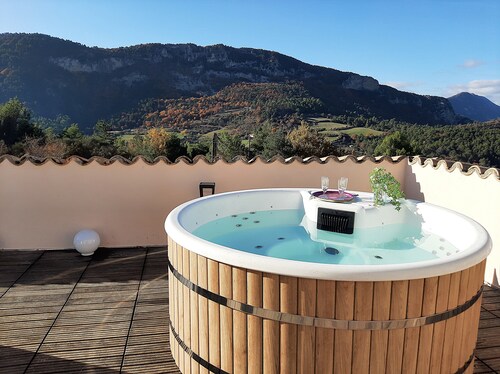 Beautiful Mas with private Spa and swimming pool, in the heart of nature in Drôme Provençale