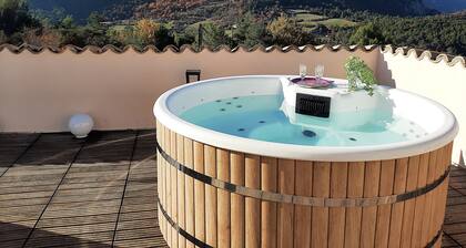 Beautiful Mas with private Spa and swimming pool, in the heart of nature in Drôme Provençale