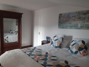 4 Schlafzimmer, Schreibtisch, Bügeleisen/Bügelbrett, kostenloses WLAN