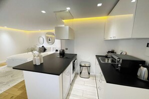 Fridge, microwave, oven, stovetop - Bright studio - 2P - Opera/Haussmann (Paris)