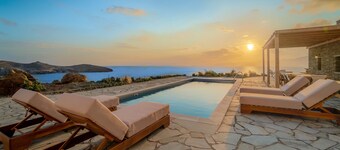 Seahorse Villa with private pool