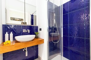 Comfort Apartment | Bathroom | Shower, hair dryer, bidet, towels - Moretta Apartments by Wonderful Italy (Turin)