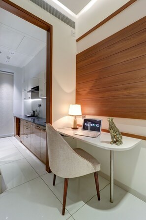 高級寢具、客房內保險箱、書桌、筆電工作空間