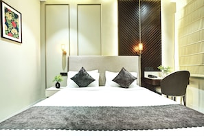 Phòng Superior, quang cảnh thành phố | Minibar, bàn, khu vực làm việc phù hợp cho laptop, phòng cách âm 