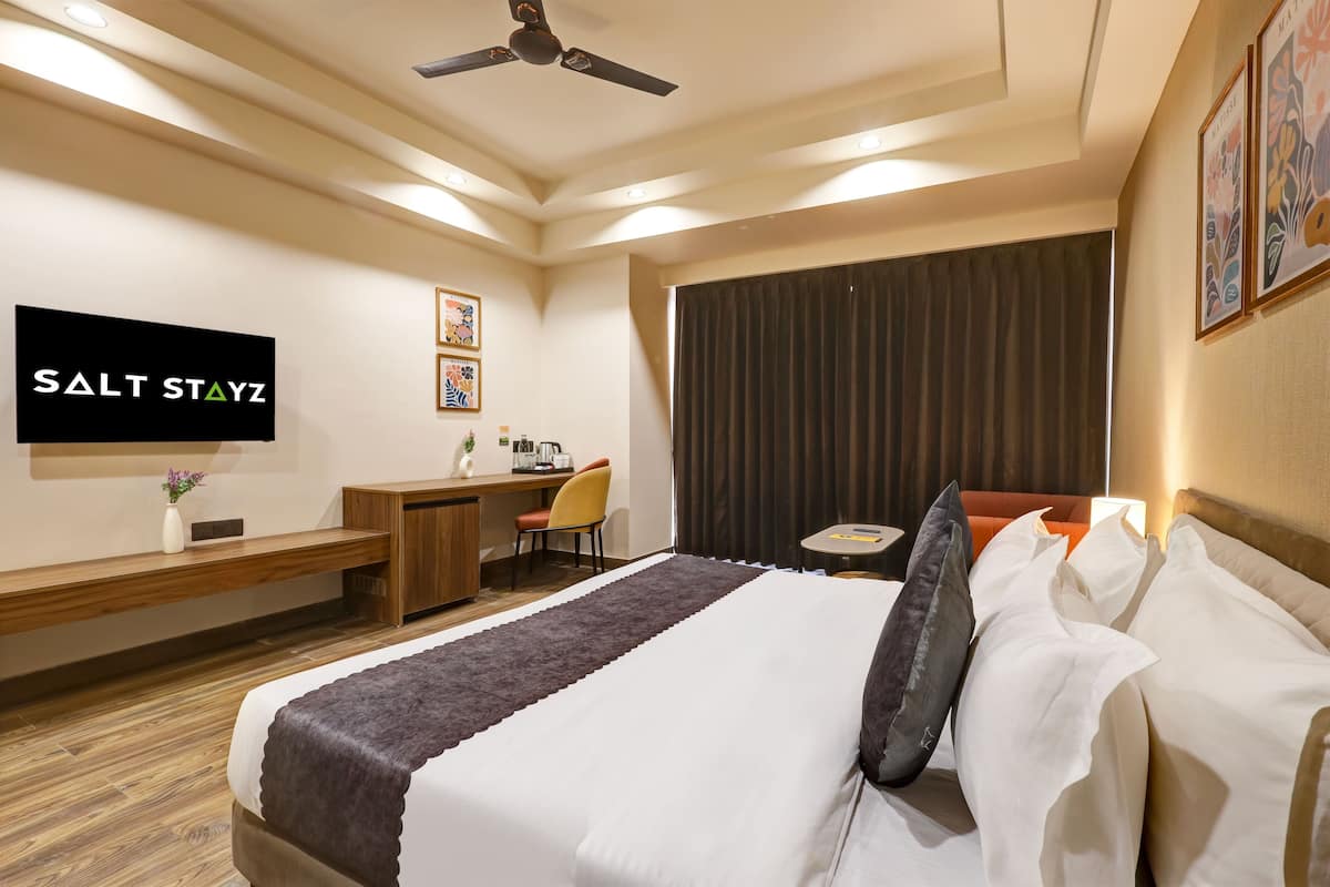 Deluxe Suite with Balcony | Room amenity