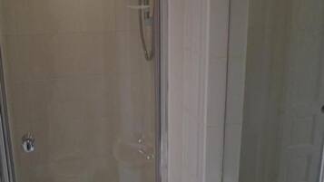 Apartment | Bathroom | Shower, free toiletries, hair dryer, towels