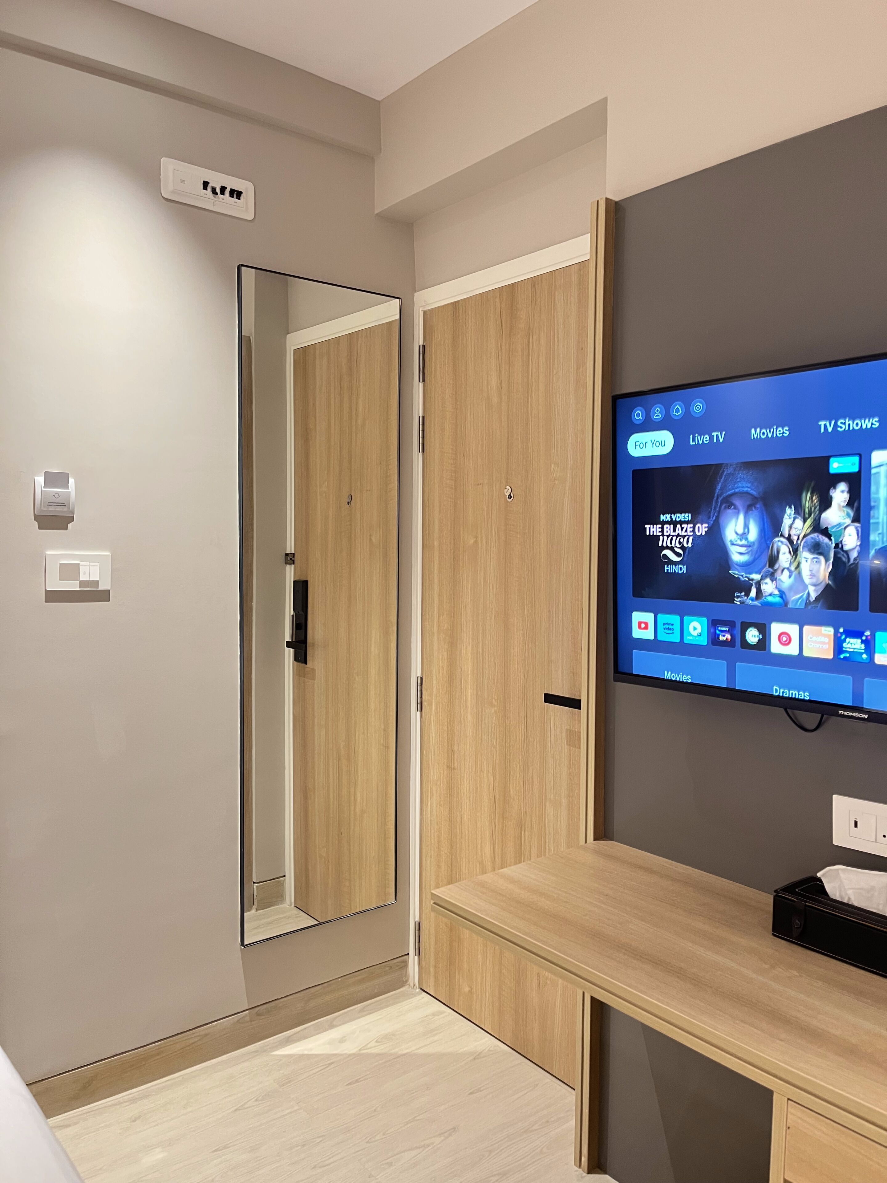 Luxury-Zimmer, Stadtblick | Hochwertige Bettwaren, Betten mit Memory-Foam-Matratzen, Minibar