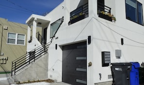 Exterior - Dimond Abode Vacation Rental (Oakland)