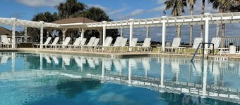 Margaritaville - 3/2 w/ Private POOL & GOLF CART in The Village of Amelia