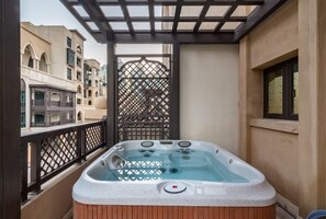 مغطس سبا خارجي