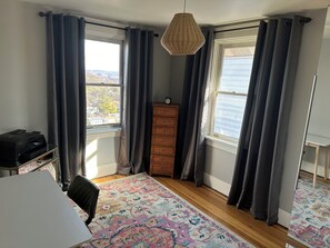 Interior - Pittsburgh city views close to all, cozy & bright 1BR - King + Dedicated Office (Pittsburgh)