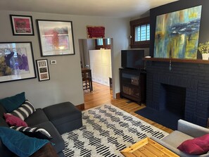 Smart TV, computer monitors