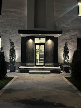 Exterior detail. Haya
