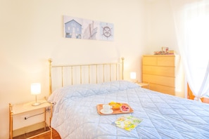 1 habitación, tabla de planchar con plancha y wifi gratis 