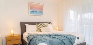 3 室のベッドルーム、デスク、アイロン / アイロン台、旅行用ベビーベッド